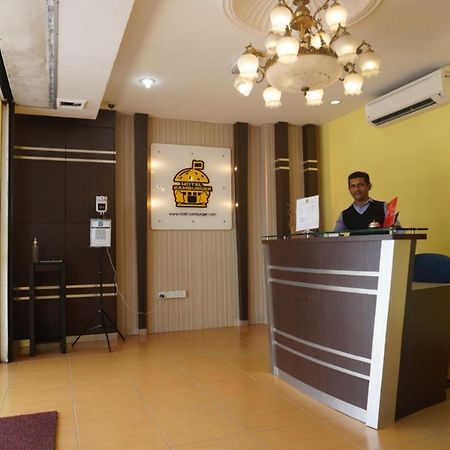 Hotel Zamburger Airport Кота-Бару Екстер'єр фото