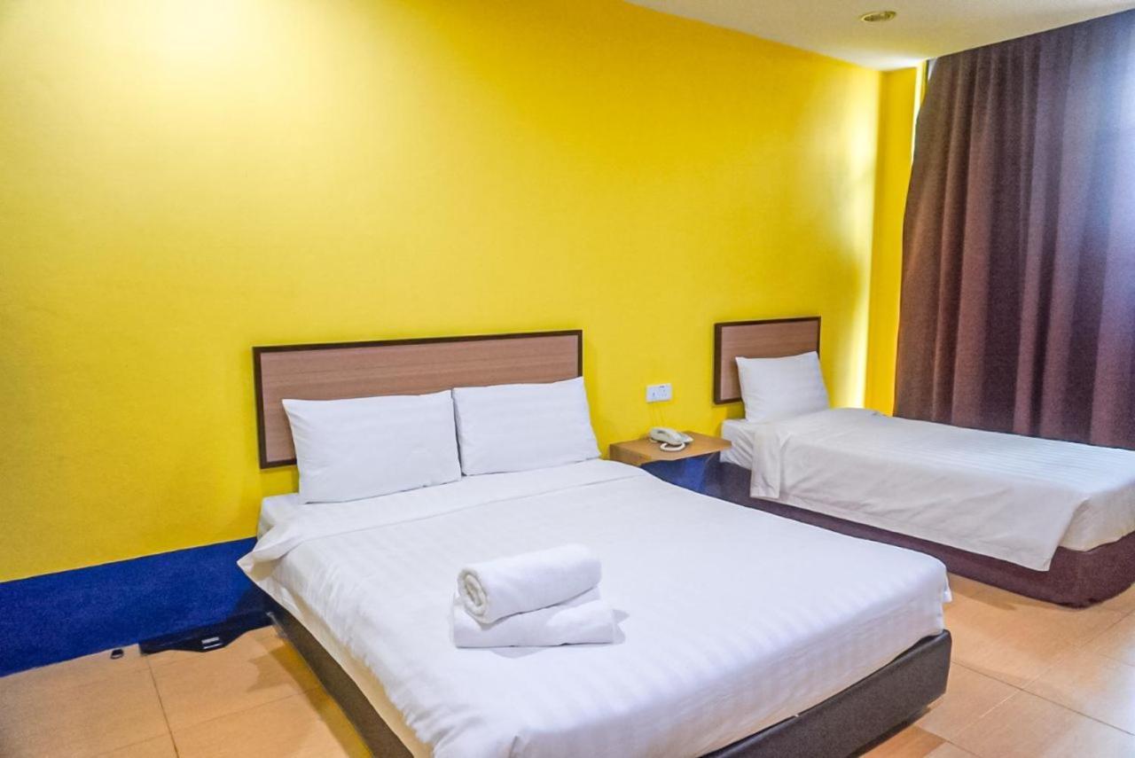 Hotel Zamburger Airport Кота-Бару Екстер'єр фото