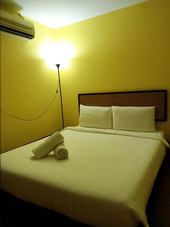 Hotel Zamburger Airport Кота-Бару Екстер'єр фото